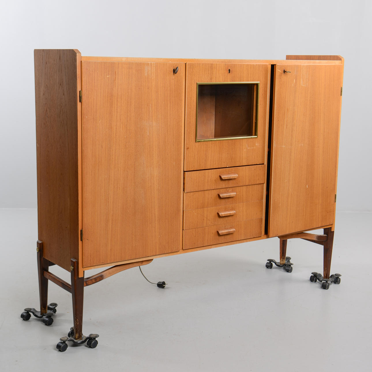 A 1950s/60s bar cabinet.