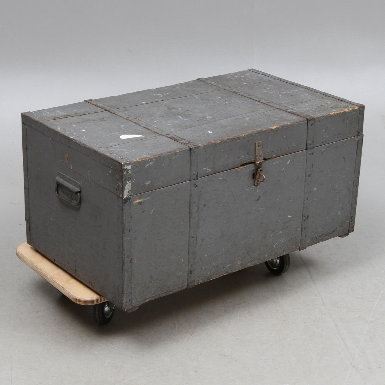 KISTA, gråmålad, tidigt 1900-tal.