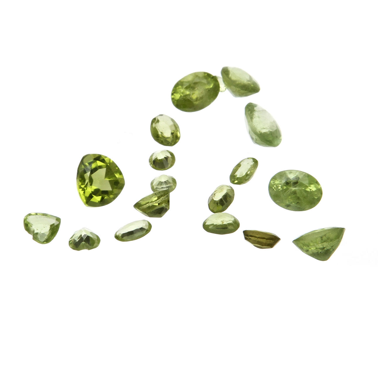 ÄDELSTENAR, 18 st, peridot. Vikt ca 9,4 ct.