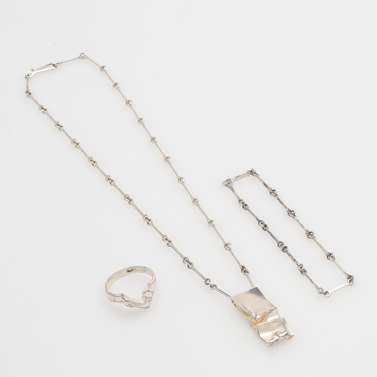 HALSKÆDE, ARMBÅND OG RING, LAPPONIA.