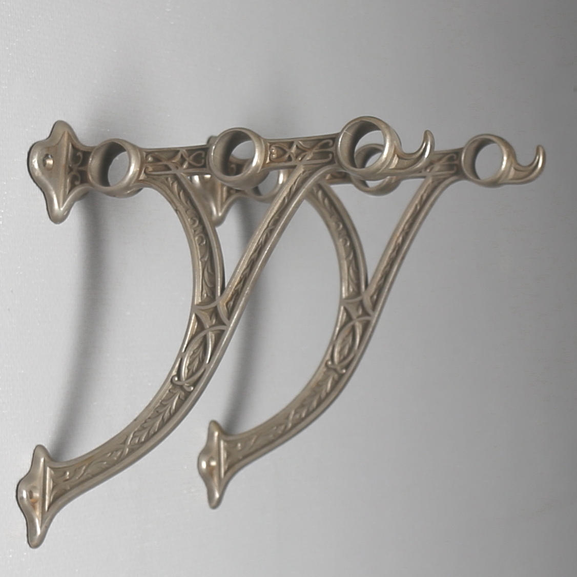 VÄGGKONSOLL, ett par, vitmetall, tidigt 1900-tal.