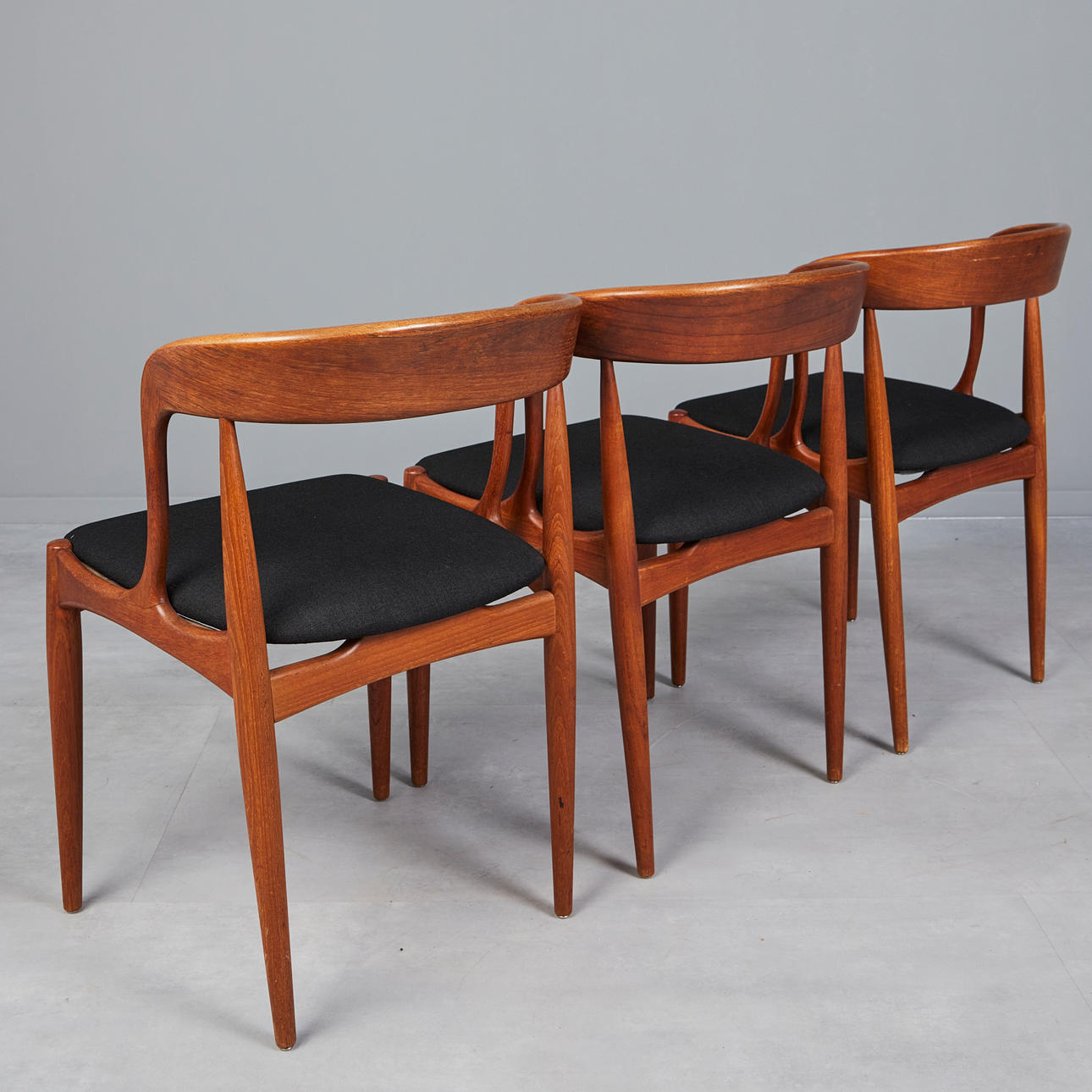 JOHANNES ANDERSEN. Uldum Møbelfabrik, three chairs/dining room