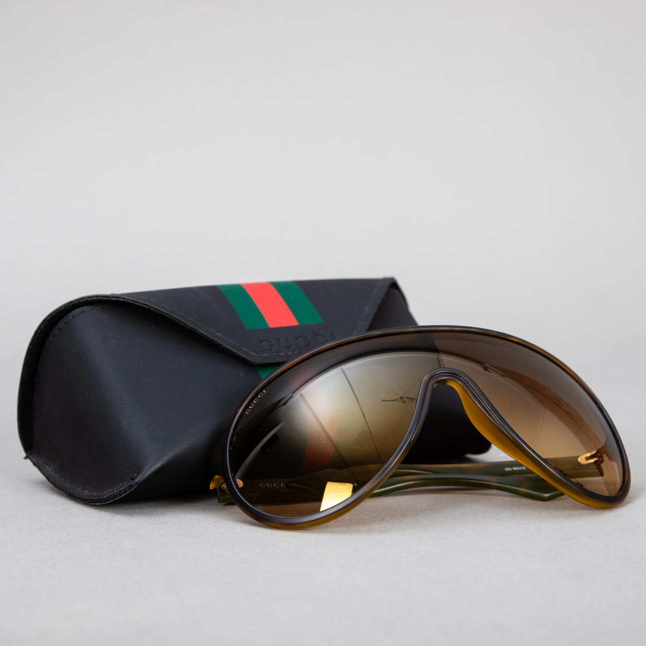 GUCCI. Sonnenbrille GG1004/S.