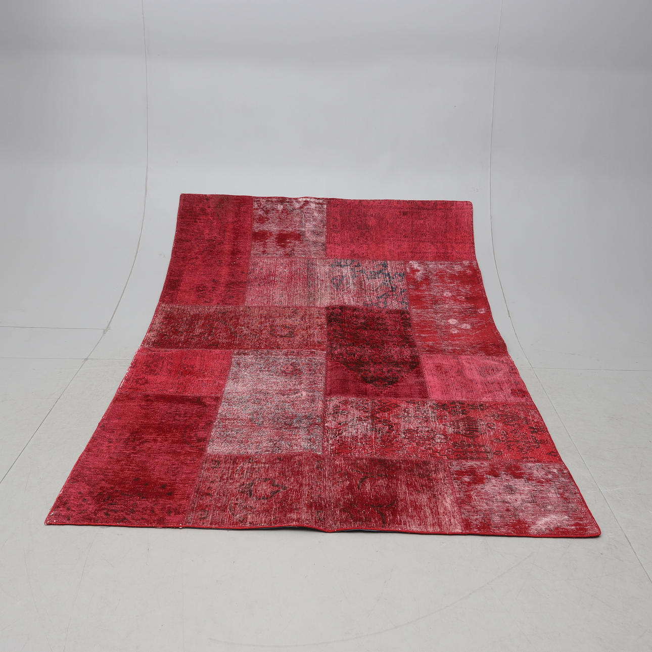 ALFOMBRA. Patchwork vintage. Aprox. 252 x 171 cm.