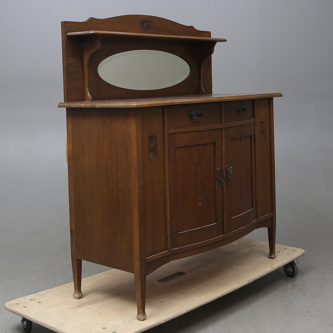 BUFFÈ, jugend, 1900-talets första kvartal.