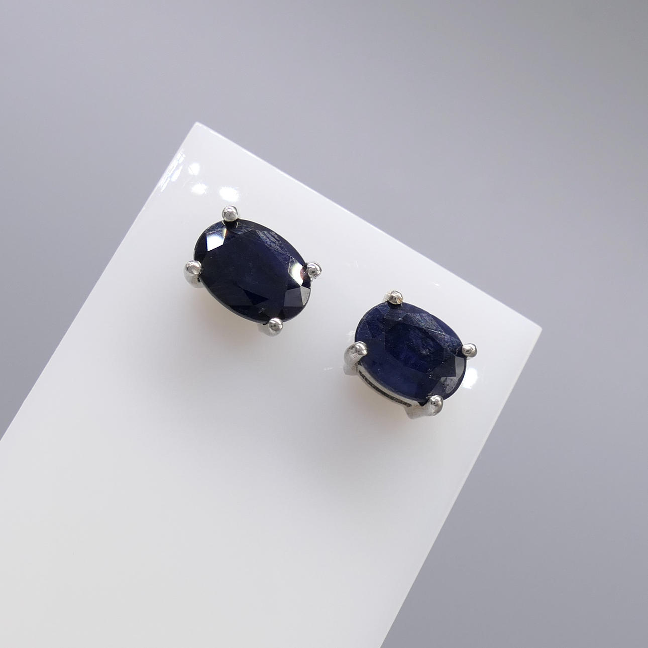 SAPPHIRE sterlingsilver örhängen.