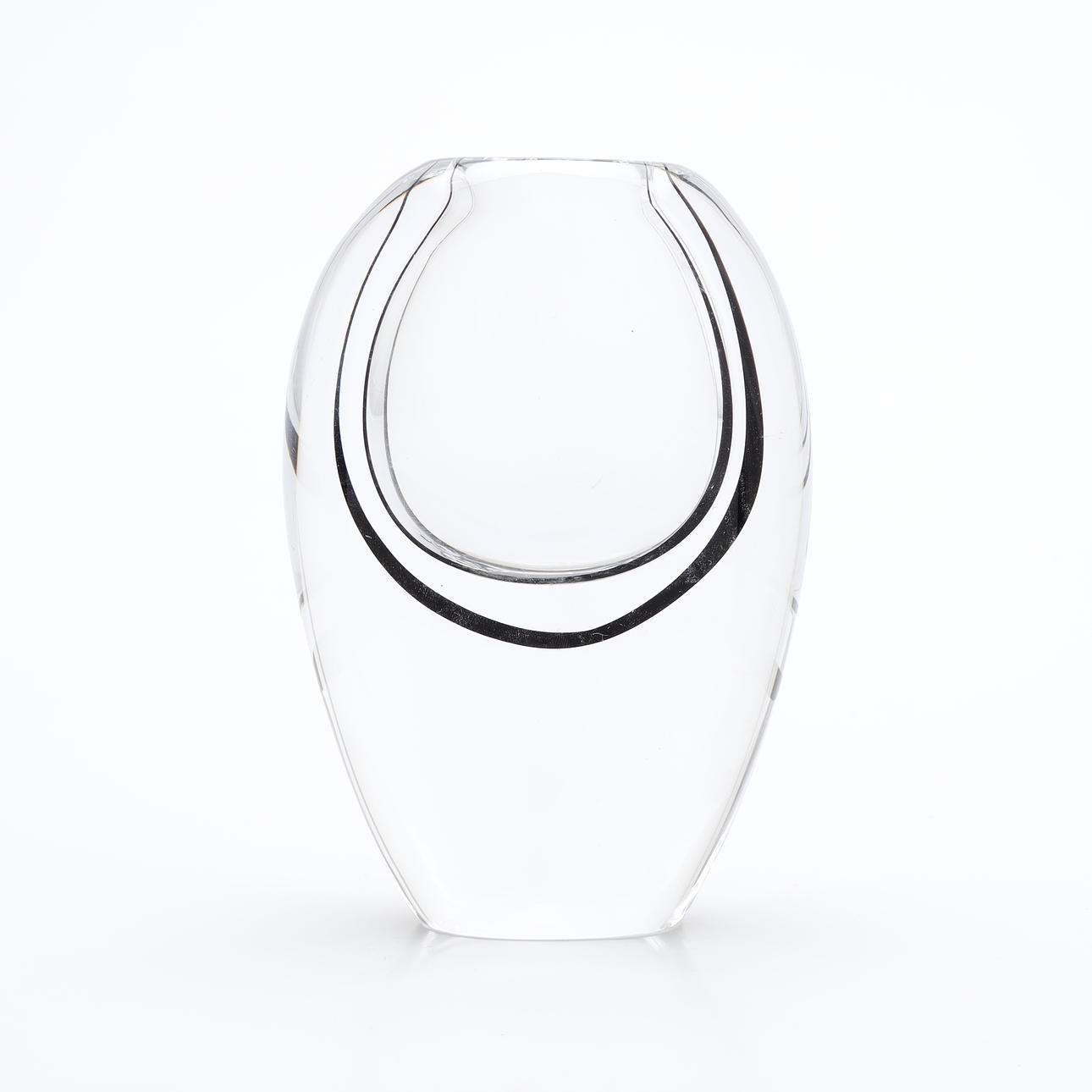 VICKE LINDSTRAND. Vase, Kosta, signed.