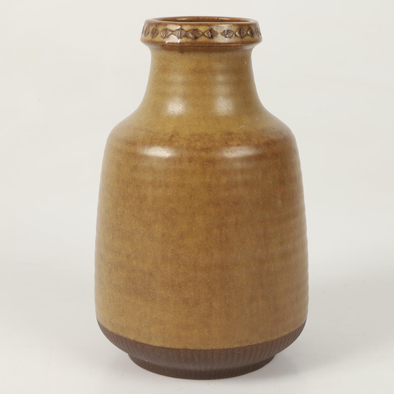 GUNNAR NYLUND. A stoneware vase, “Petitess”, Rörstrand.