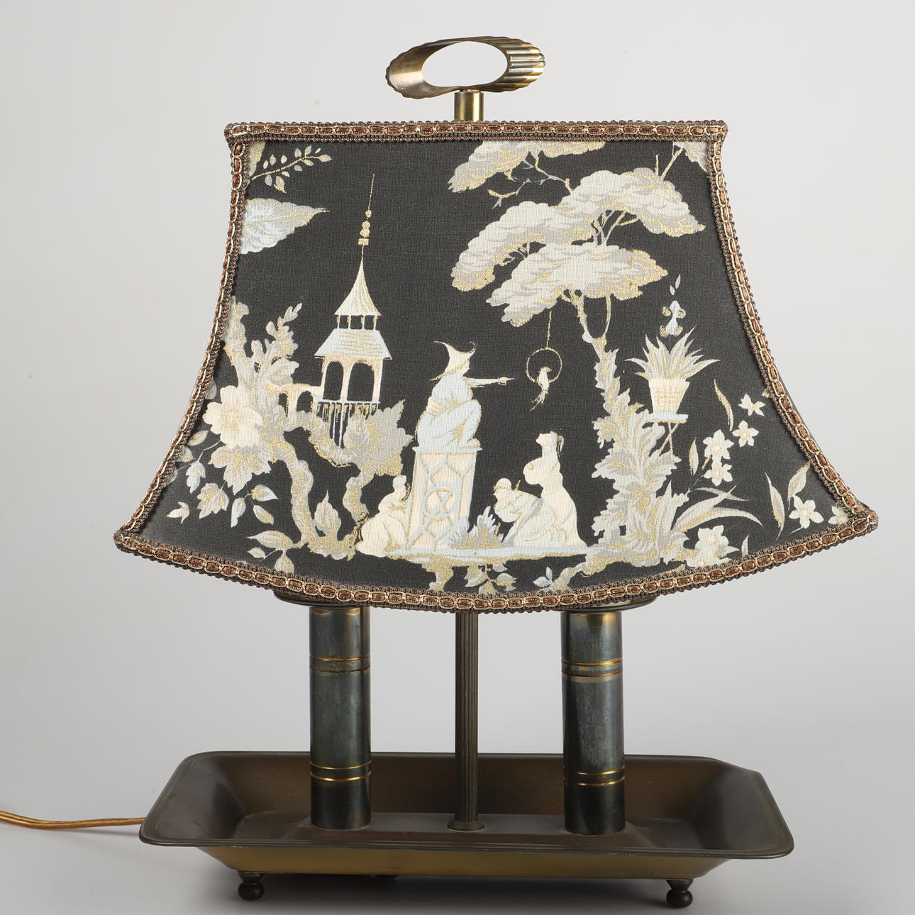 BORDLAMPE, MESSING/TEKSTIL, ENGELSK STIL.