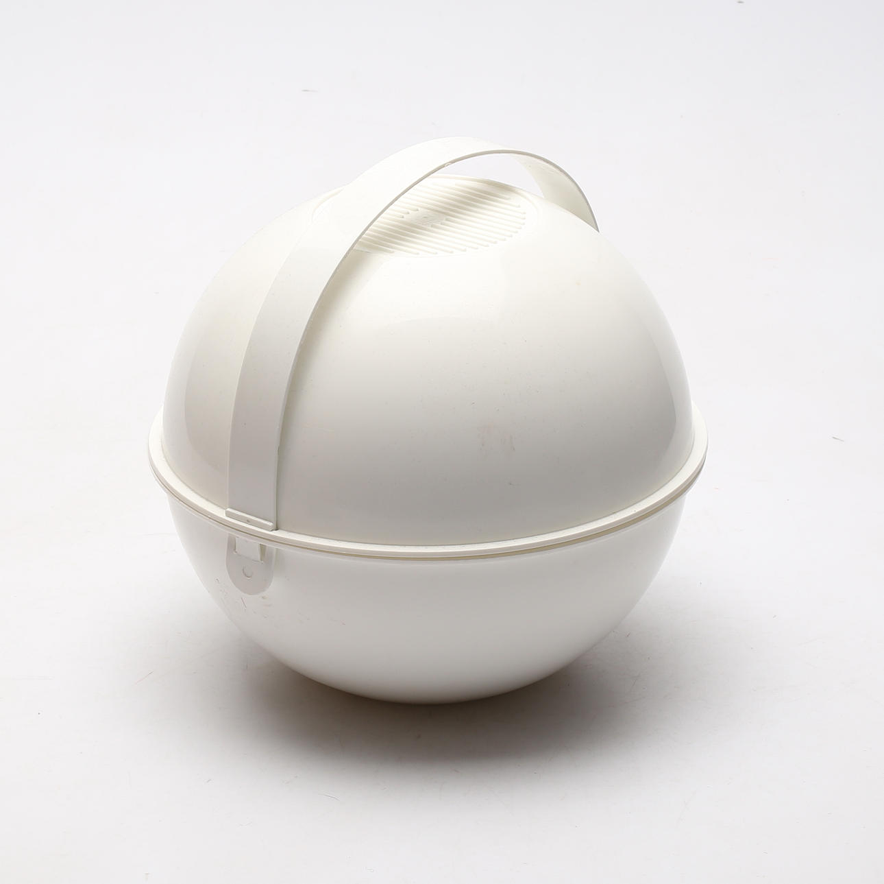 A PLASTIC PICNIC SET, Guzzini, Italy.