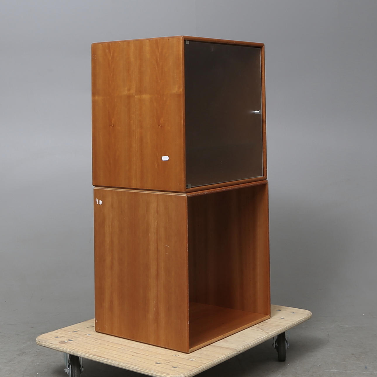 VÄGGHYLLA samt UNDERDEL, "Montana", Danmark.