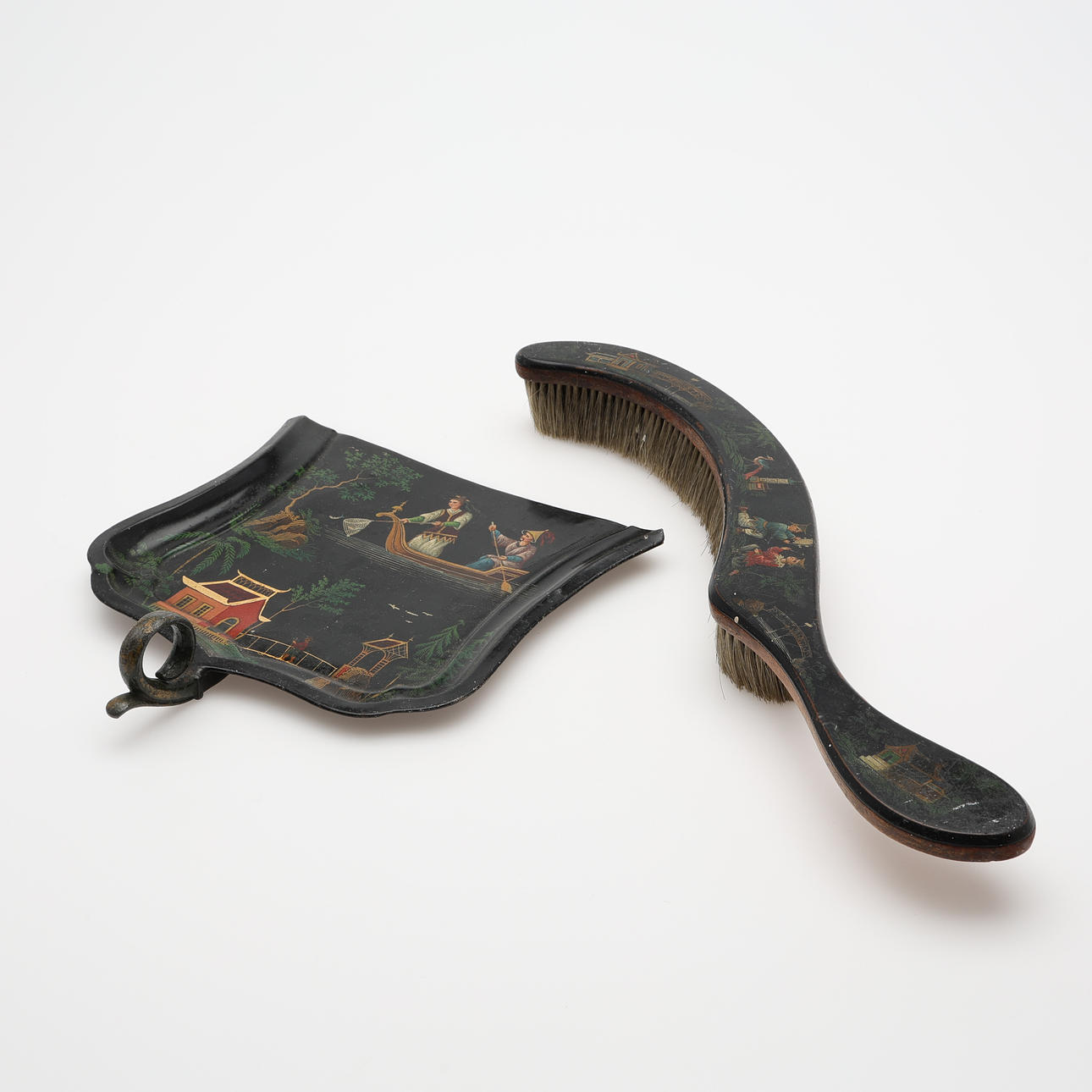 BORDSBORSTE MED SKYFFEL.