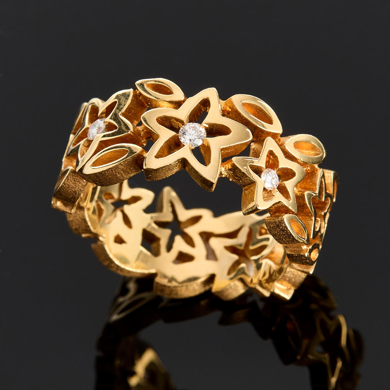 OLE LYNGGAARD, ring 18k „anemone“.