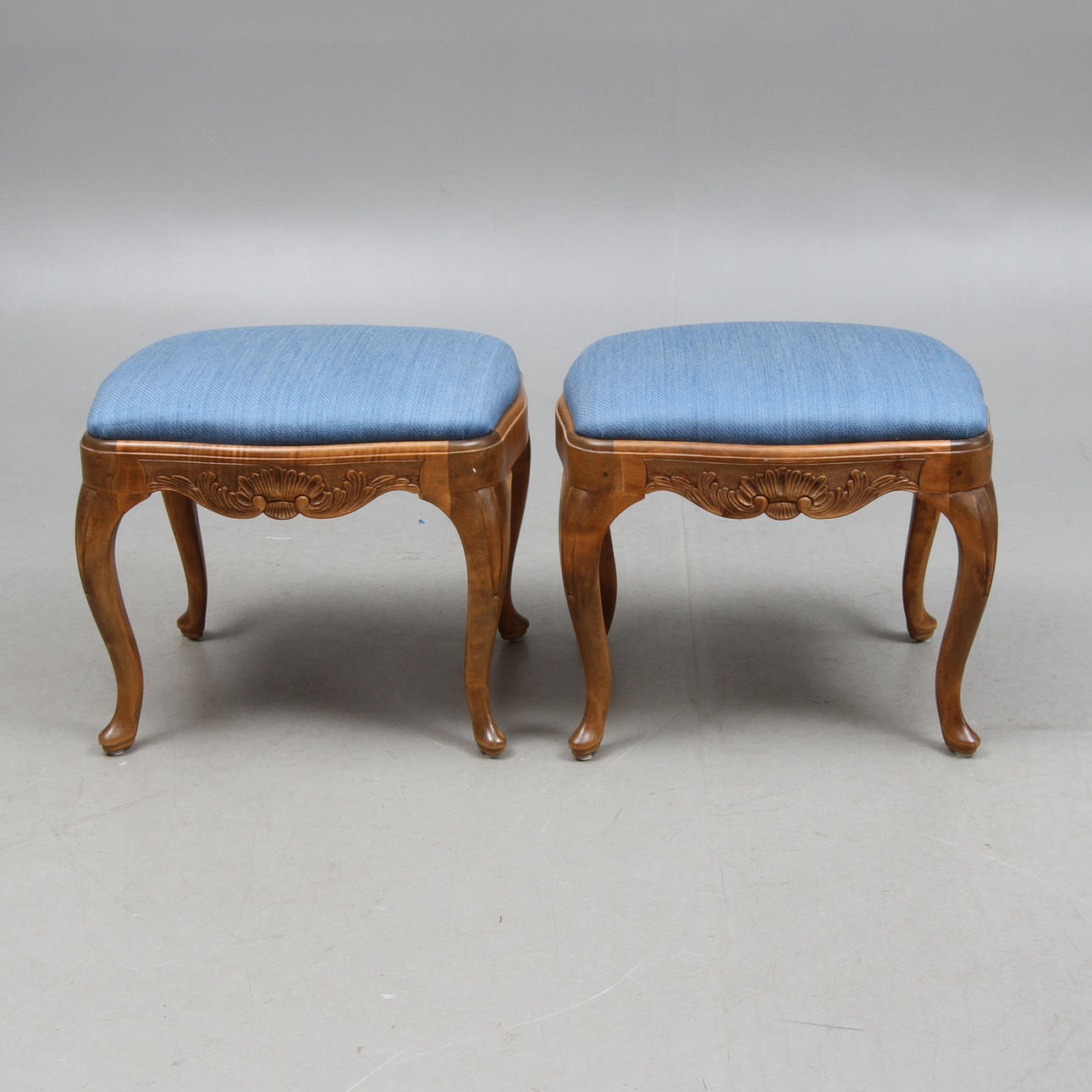 TABURETTER, 1 par, rokokostil, 1900-talets andra hälft.