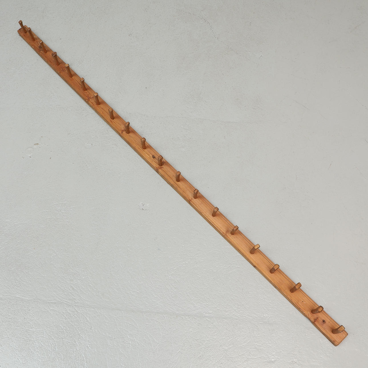 Fyrretræsplade, allmoge, 1800/20. århundrede.