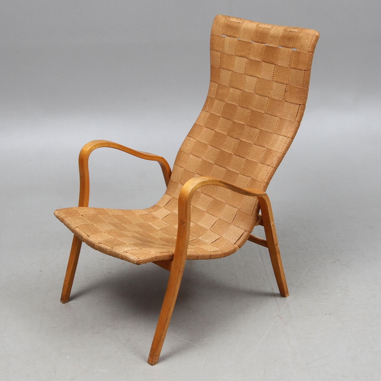 FÅTÖLJ, märkt ECÅ möbler, omkring 1900-talets mitt.