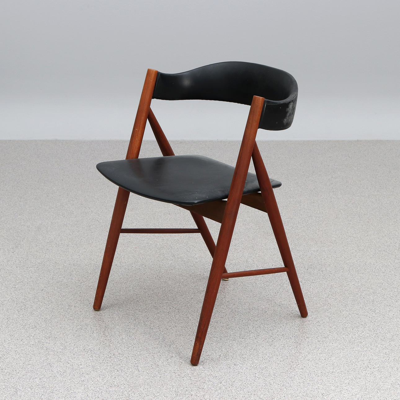 STOL. Teak och galon. Modern design, 1960-tal.