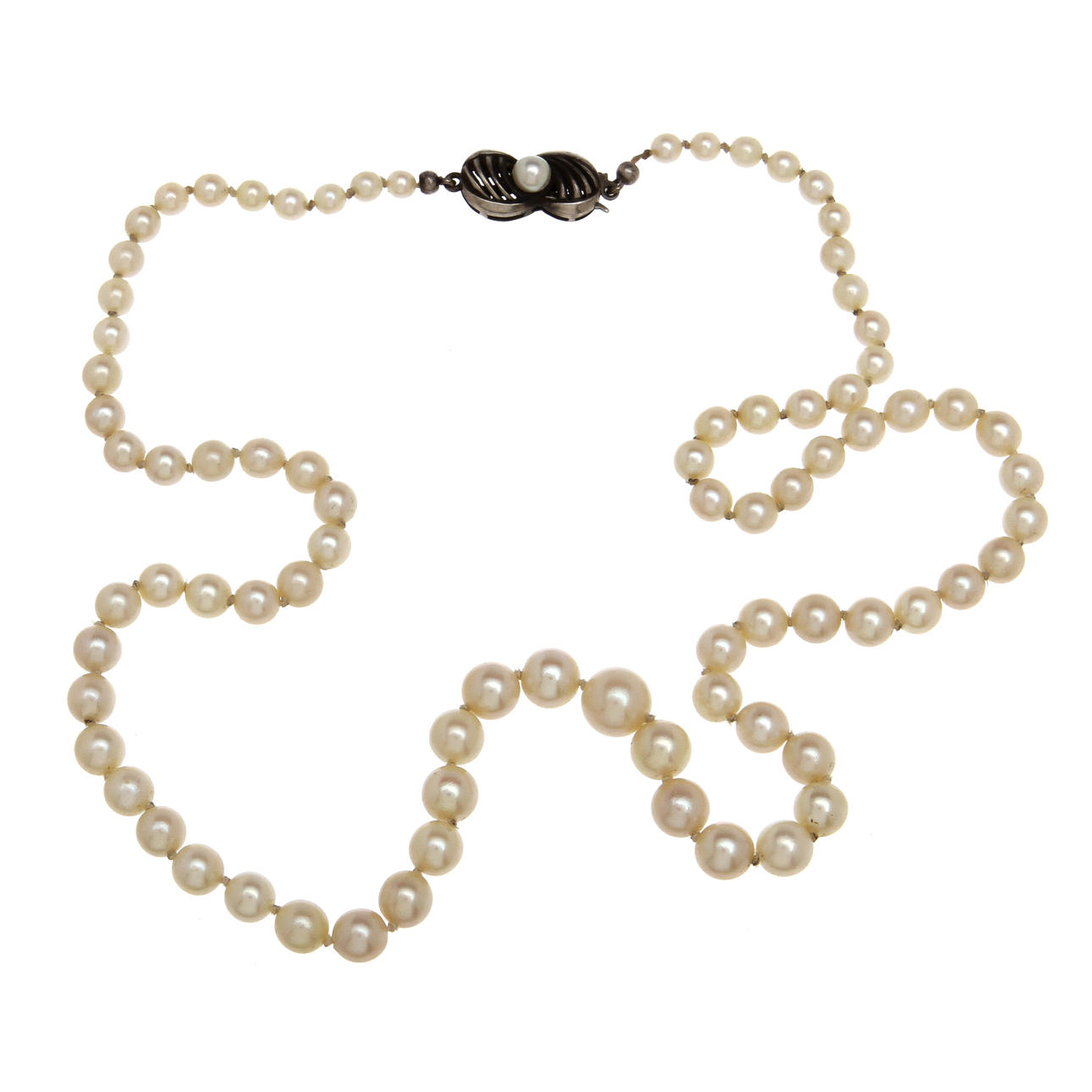 PÄRLCOLLIER, odlade pärlor med lås i låghaltigt silver.