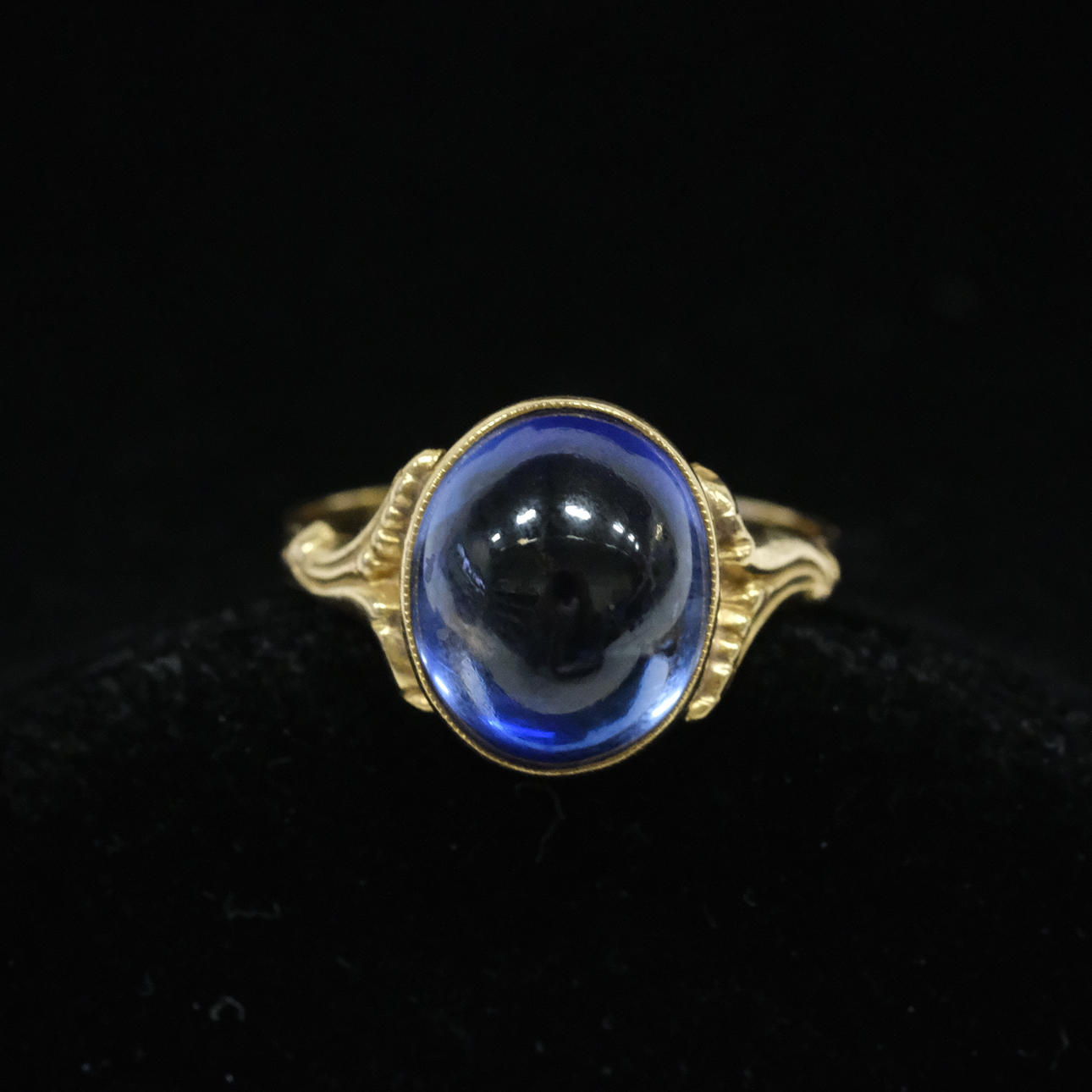 SORMUS, 18K KULTAA, CABOCHONSLIPAD SAFIIRI.