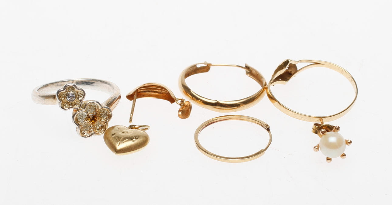 PARTI GULD, 18k guld, vikt ca 3,3 gram samt RING.