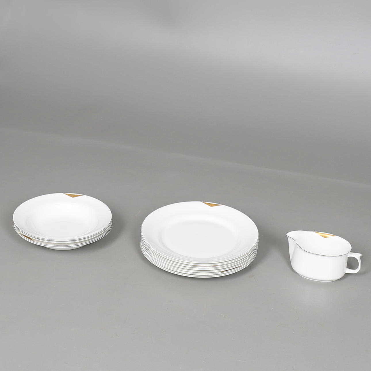 MATSERVISDELAR i kinesisk benporslin, 11 delar, New York, Gustavsberg.