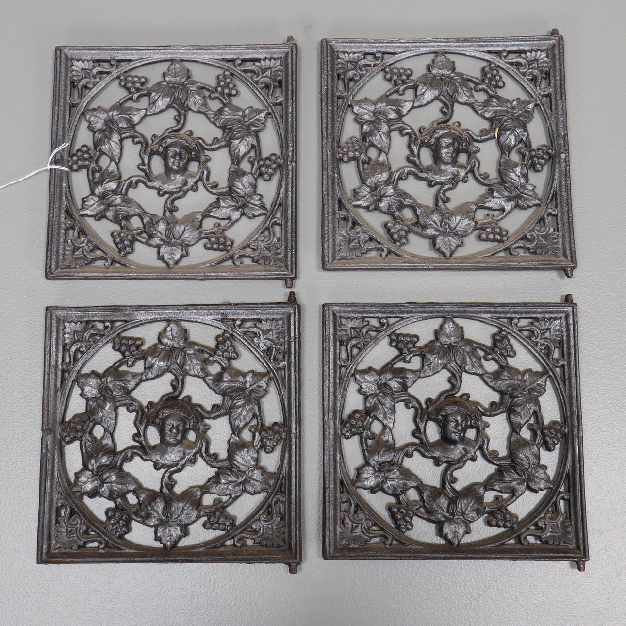 DEKORELEMENT / VENTILGALLER 4 st, gjutjärn.