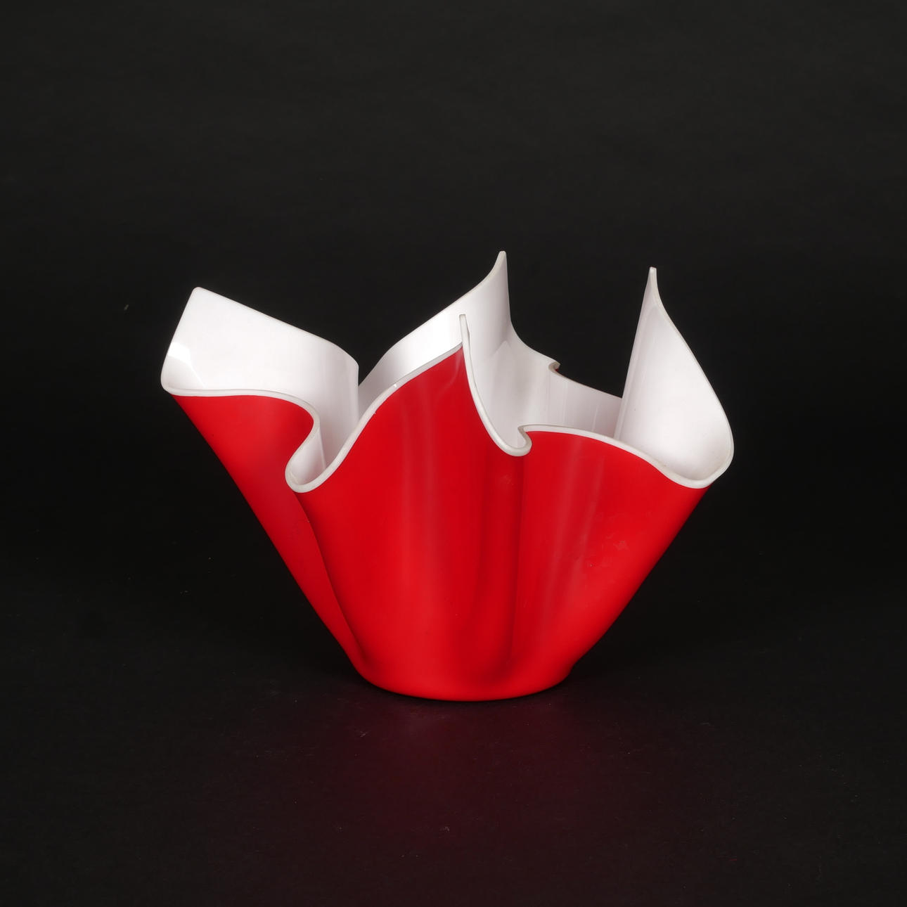 A glazed earthenware handkerchief vase, 20th century.