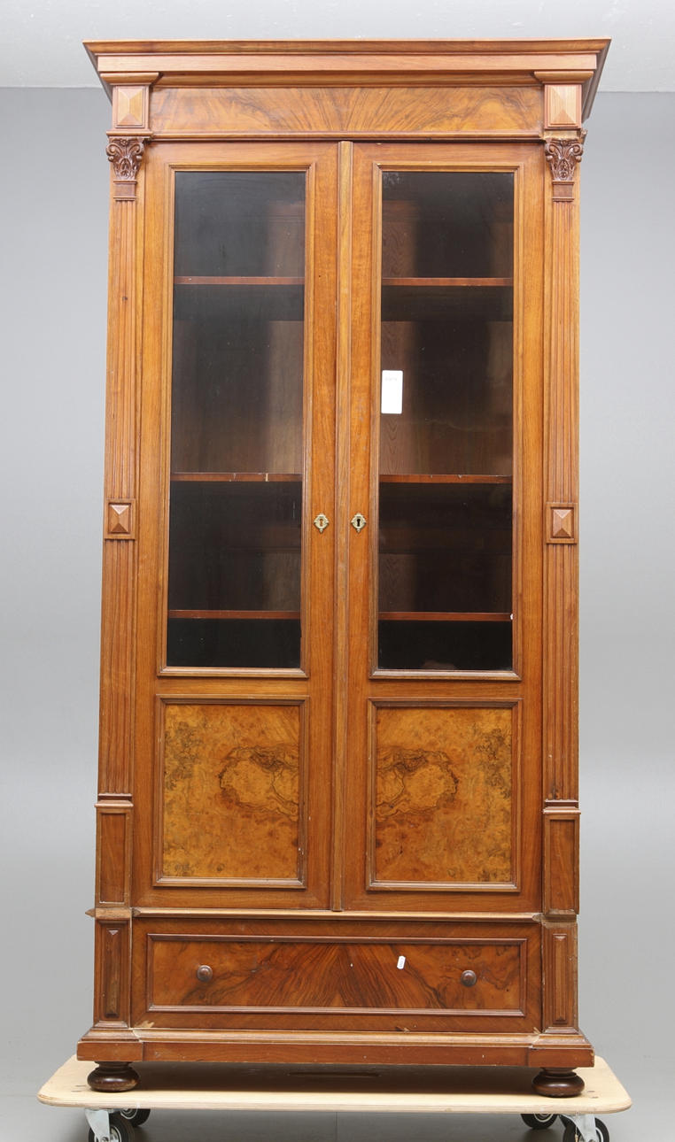 BOKSKÅP, Nyrenässans c:a 1900.