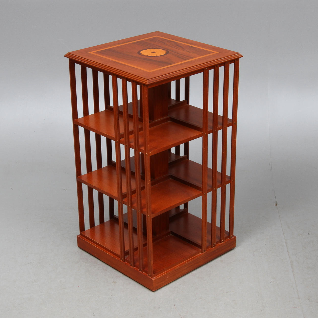 BOKSNURRA, engelsk stil, 1900-talets andra hälft.