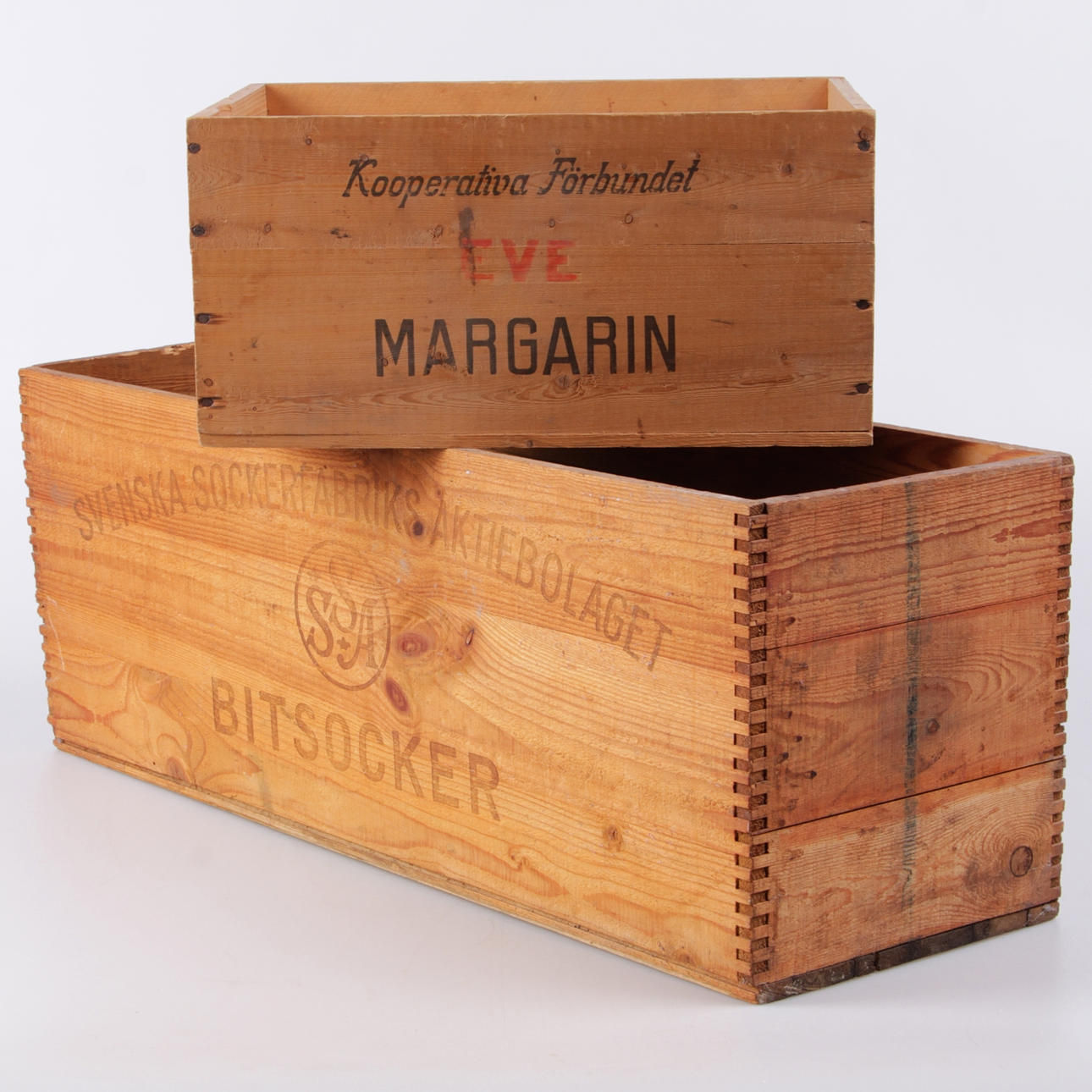 TRÄLÅDOR, 2 st. Margarin samt svenska sockerfabriks Aktiebolaget.