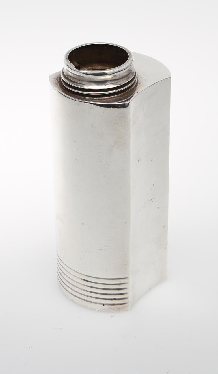 FOLKE AHRSTRÖM. Cocktailshaker, nysilver.