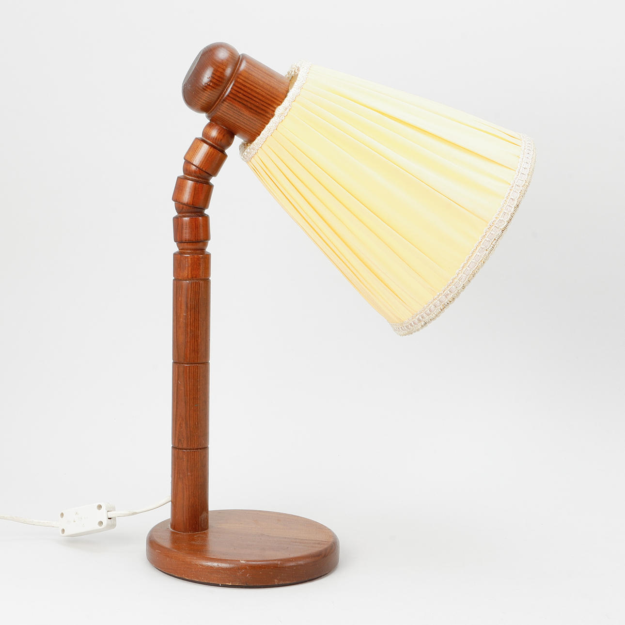 BORDLAMPE, Solbackens drejebænk, Hyssna.