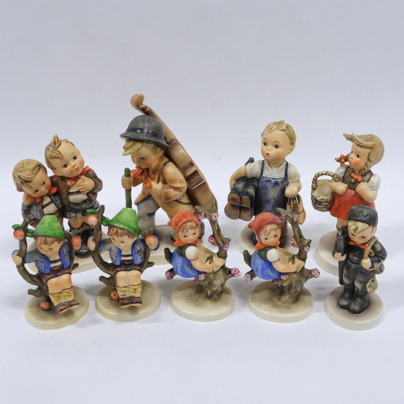 NINE FIGURINES GOEBEL, HUMMEL.