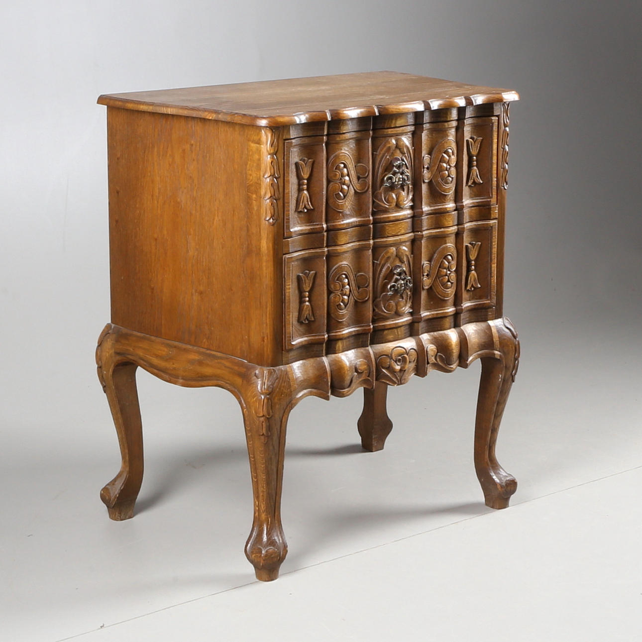 BYRÅ, trä, rokokostil, 1900-tal.