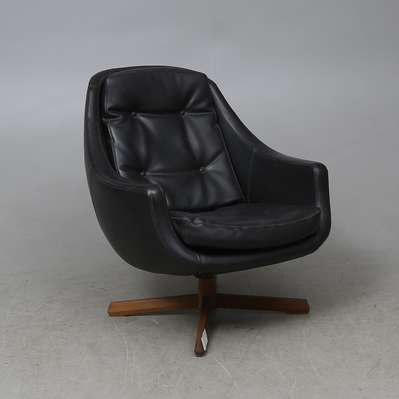 SNURRFÅTÖLJ, 1960-tal.