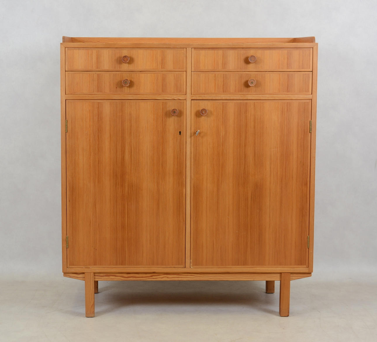 SKÄNK, bonad furu, 1900-talets andra hälft.