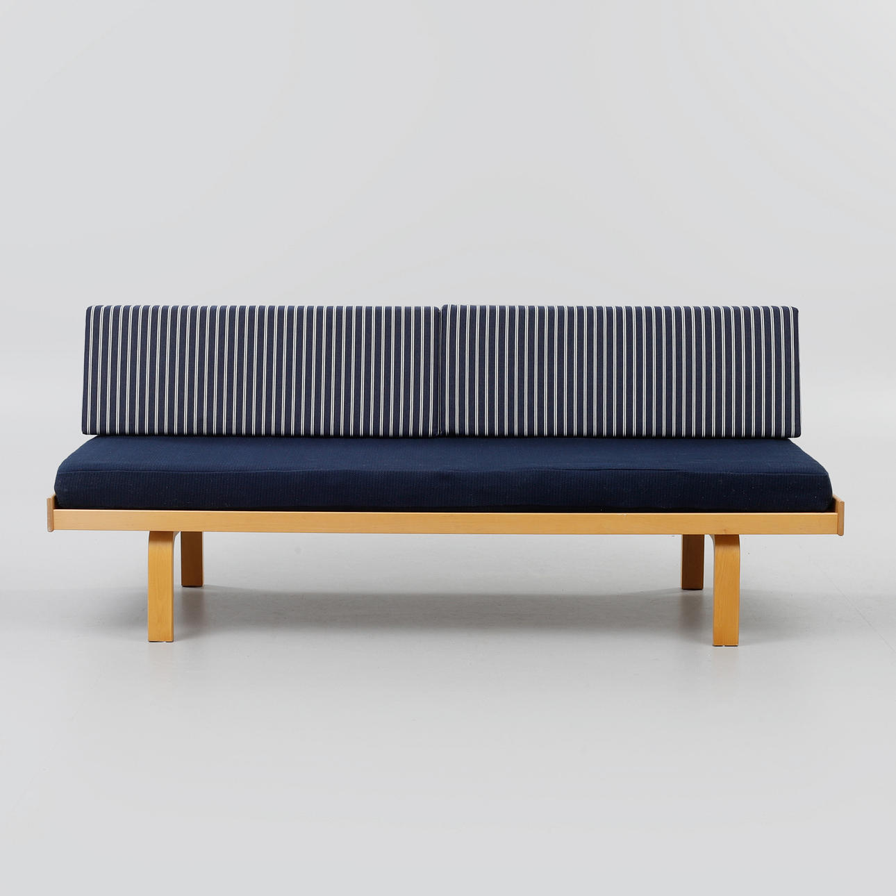 ALVAR AALTO. Daybed, Model 710, Artek.