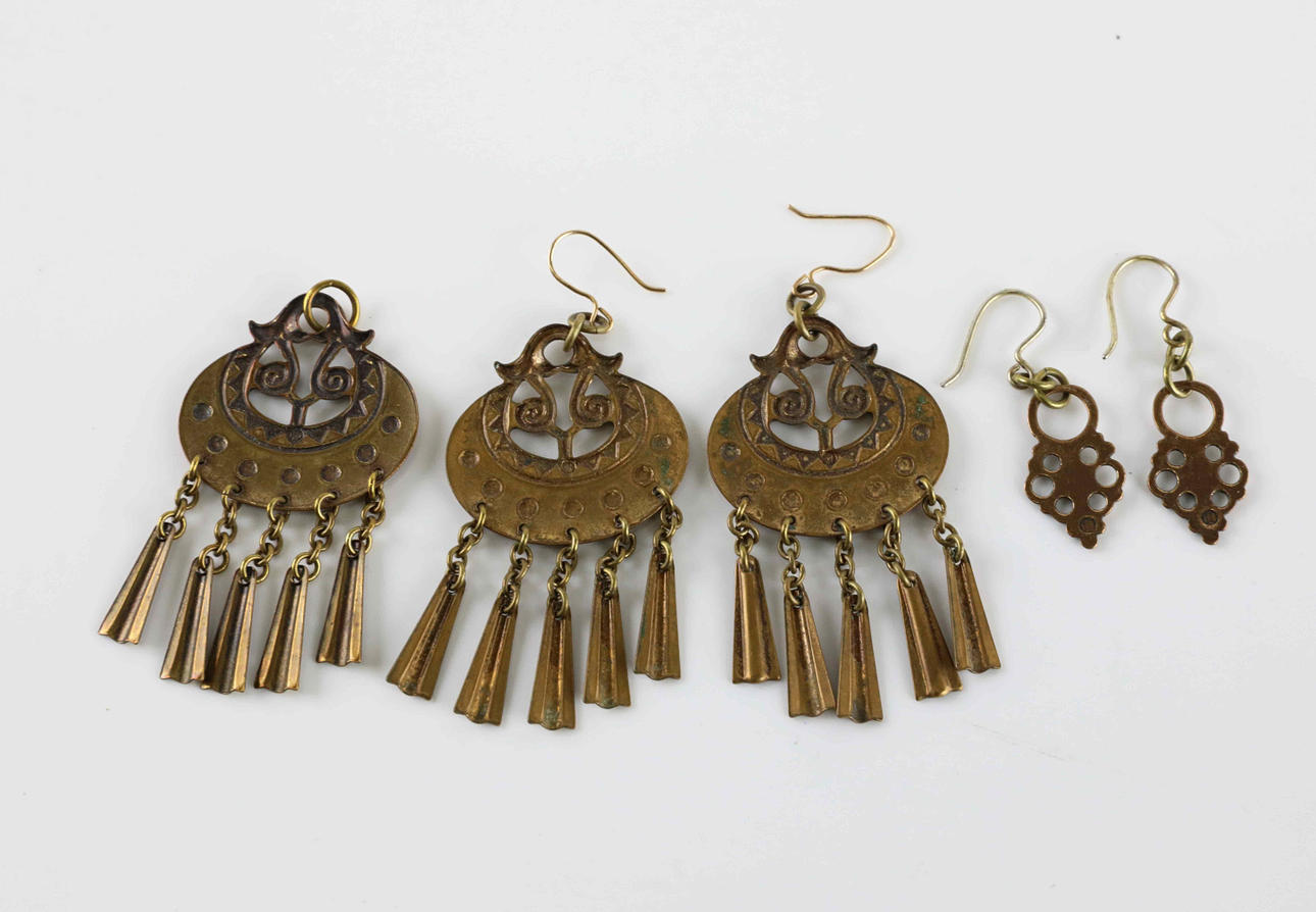 Broche vintage Kalevala Koru KK en bronze doré : amulette de créateur finlandaise « Osmonsolmu » - France