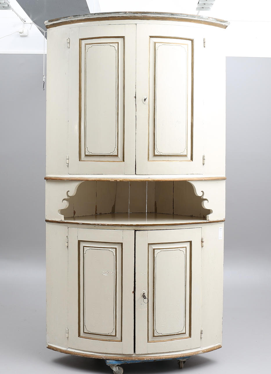 HÖRNSKÅP, 1700/1800-tal.