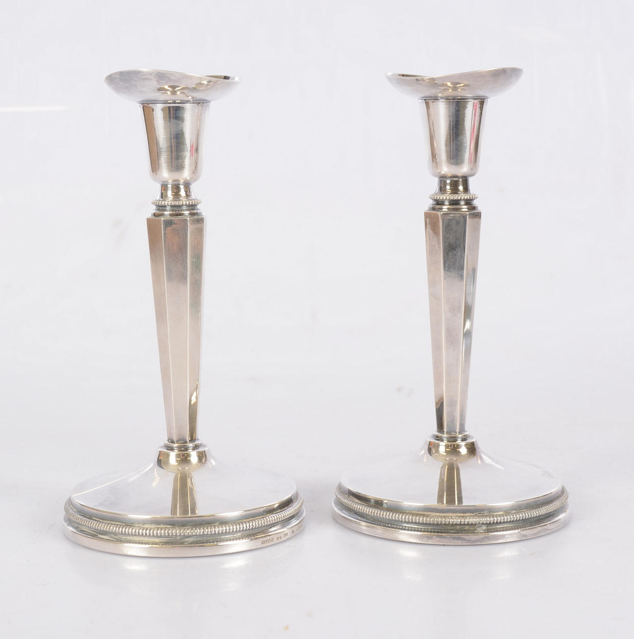 LJUSSTAKAR, 2 st, silver. Eric Löfman, signerade. MGAB. 1975.