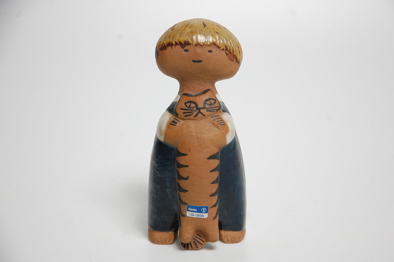LISA LARSON. figurin, stengods " Pelle " Signerad LL, Gustavsberg.