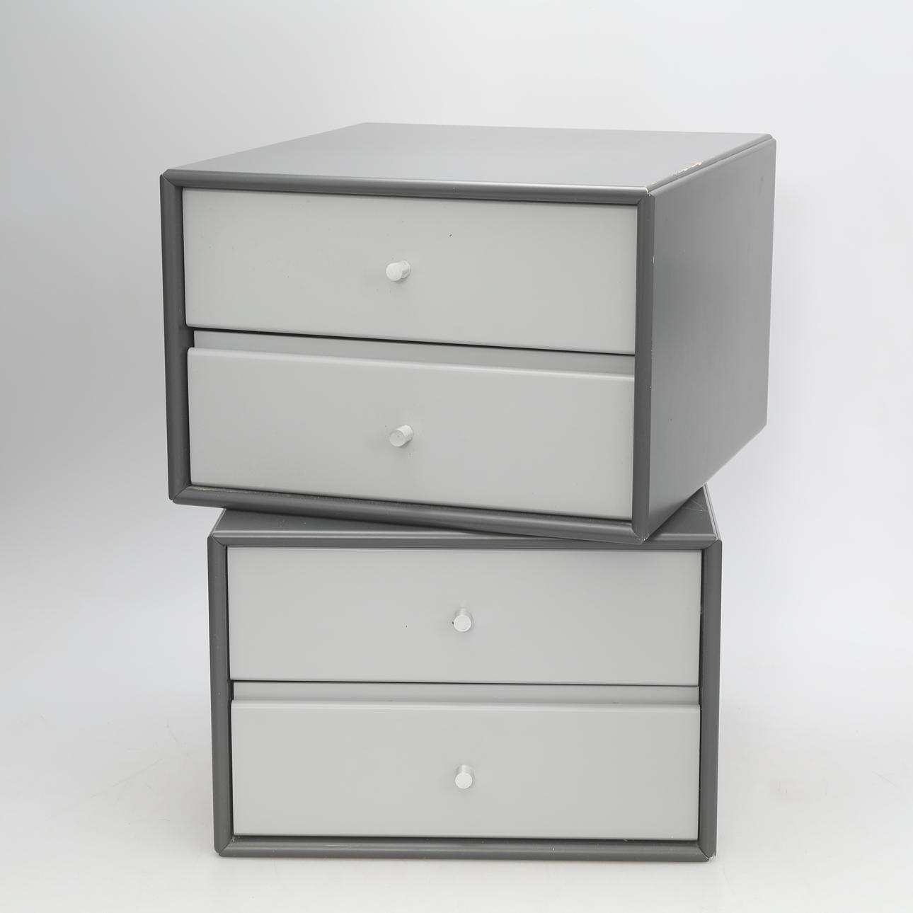 PETER J LASSEN. Sengebord, Montana, et par.