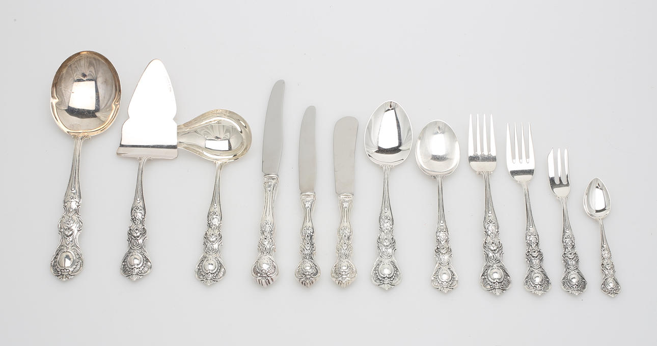 BESTICKUPPSÄTTNING, 101 delar, silver, rokokostil, GEWE, vikt 3936 gram.