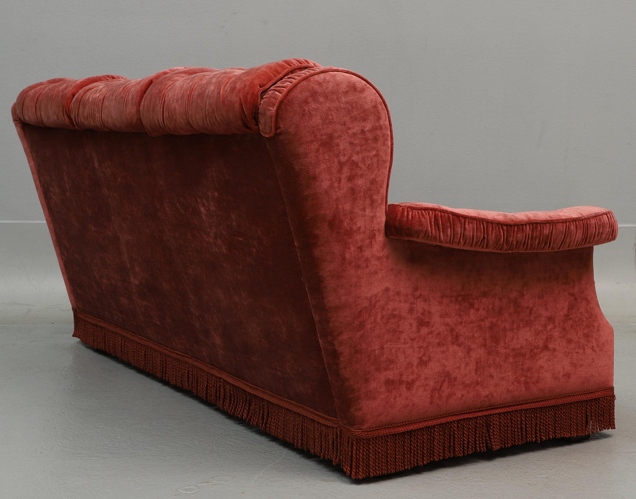 SOFFA, röd plysch, 1900-talets mitt. Möbler - Soffor & Sittgrupper ...