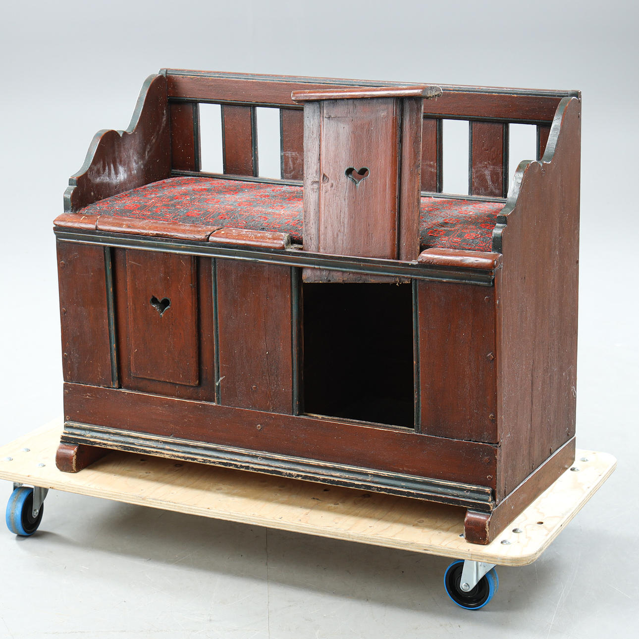 A 'Goose Bench' common bench, 19th century.