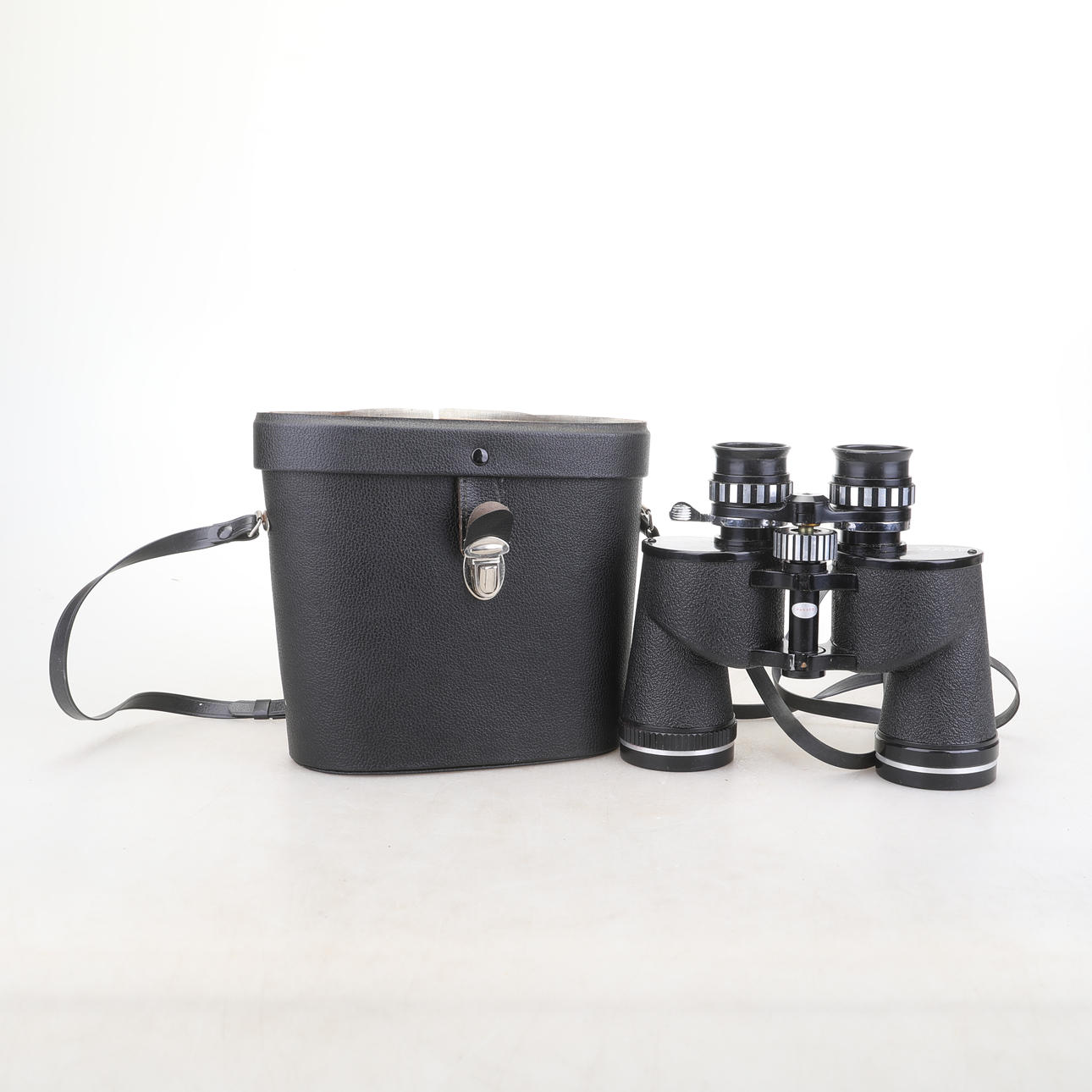 BINOCULARS, Hoya 8x17x50.
