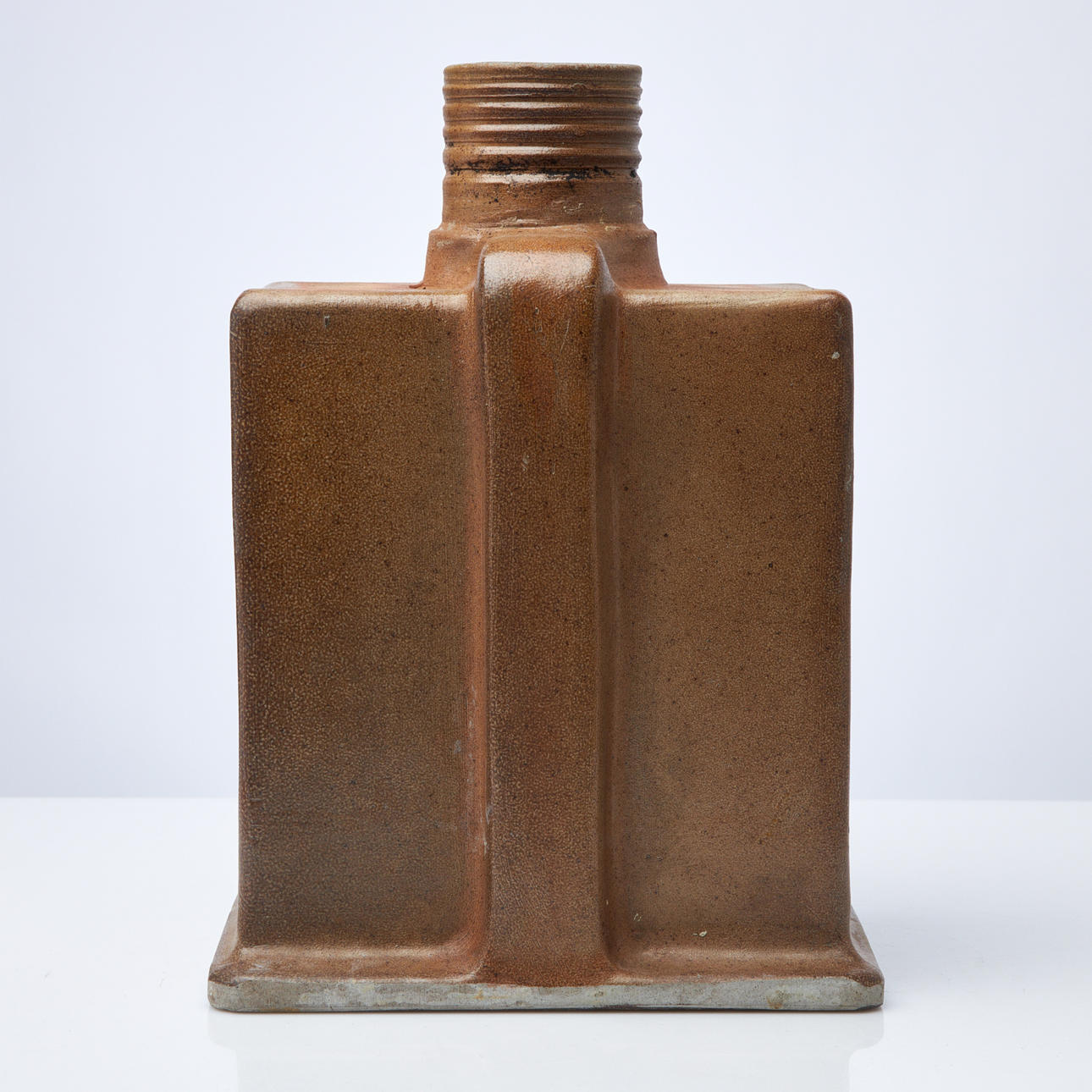 HIGH-PITCHED. Laundry, boar glazed stoneware, marked 40592 cm.