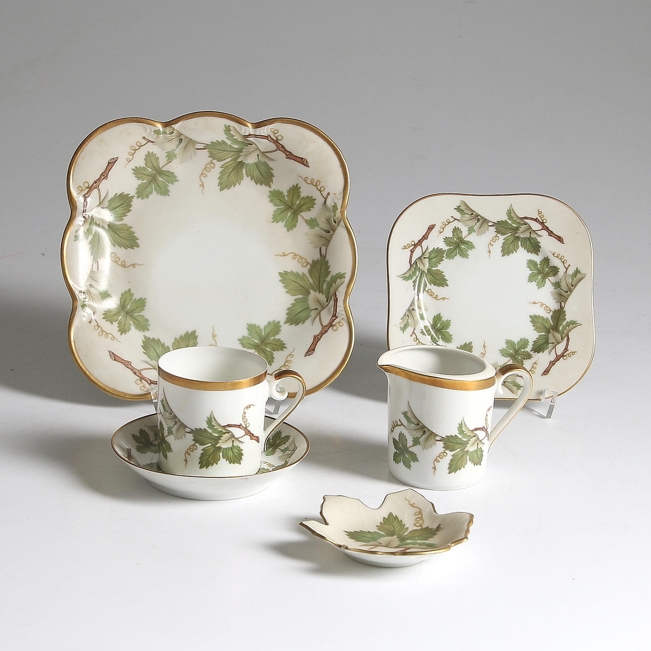 KAFFESERVIS, 34 delar, porslin, "Vinranka", Hackefors, 1900-talets mitt.Hackefors.