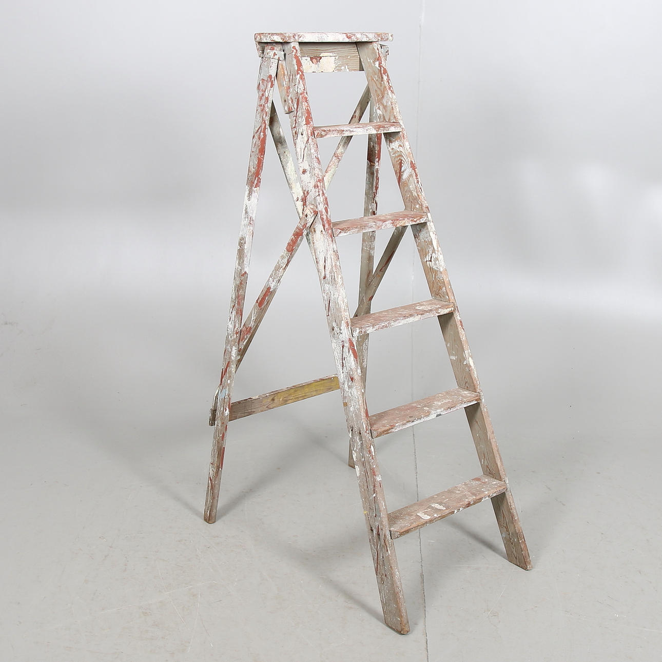 STEGE i trä, "Burgs Måleri", ihopfällbar, 5 steg. 1900-talets mitt.