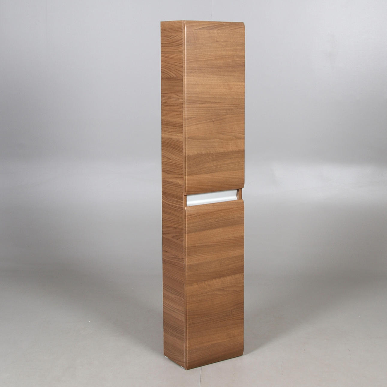 BADRUMSKÅP, trä, 2000-tal.